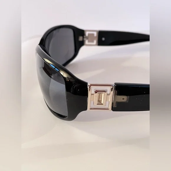 Stylish Black Sunglasses - Picture 5 of 9